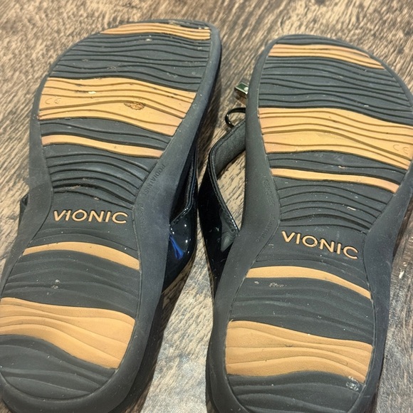 Vionic Black Sandals Sleek Comfortable Design - Picture 4 of 5